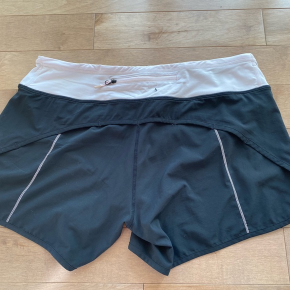 Lululemon runner shorts black with pink size medium - Picture 3 of 3